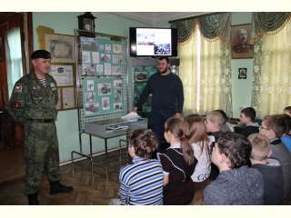 В Корочанском районном историко-краеведческом музее состоялся музейный урок «Святое дело — родине служить», приуроченный ко Дню защитника Отечества